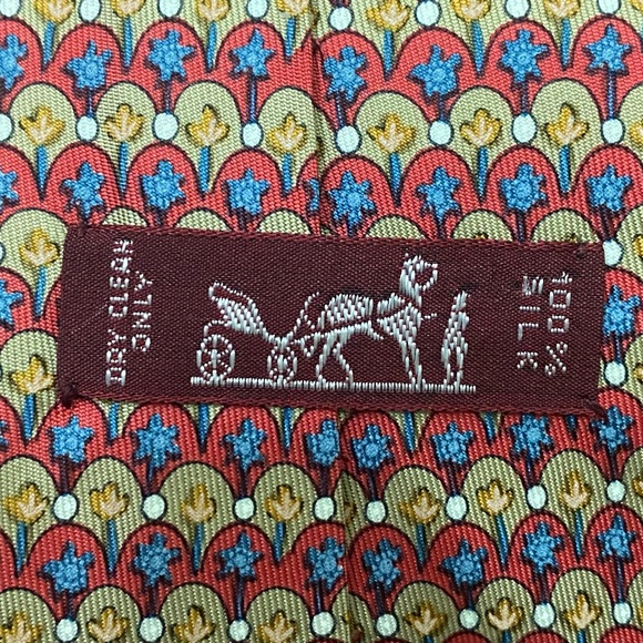 HERMÈS Paris 7673 TA Red Multi Scallop Mini Flowers Print 100% Silk Tie Necktie - Picture 6 of 14